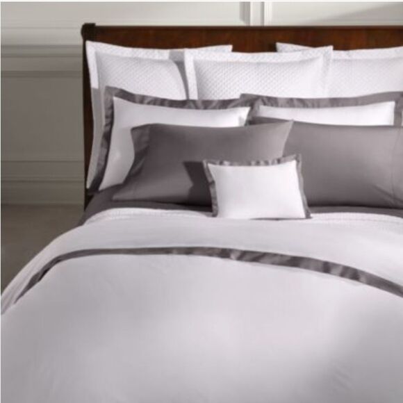 Ralph Lauren Organic Sateen
Flat Sheet, Twin. Color: Graphite - Picture 2 of 4